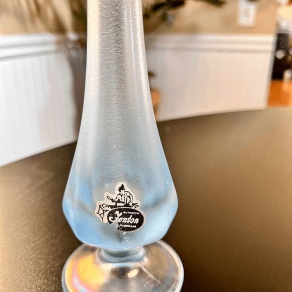 Vintage FENTON 8” Iridescent Velva Iridescent Blue Stretch Glass Footed Bud Vase - Picture 3 of 6